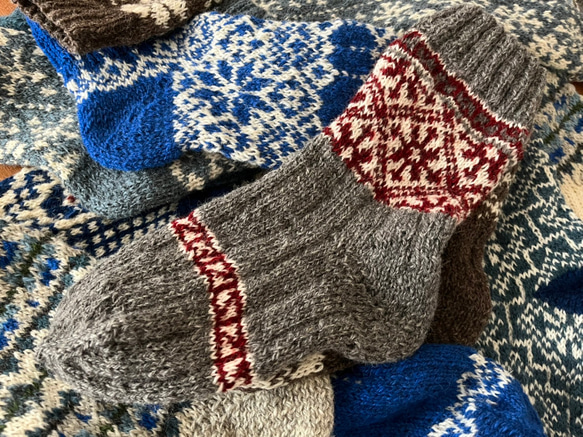 クロス×クロスのラトビア手編み靴下 5枚目の画像
