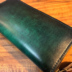 革の手染め- ラウンドファスナー長財布 / ディープグリーン（深緑） 7枚目の画像