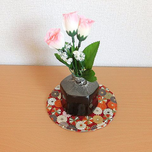 置物用敷物 マット 円形 金彩菊模様 花瓶、植木鉢等の敷物にも