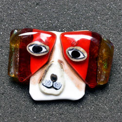 ガラスのジュエリー 犬　dog ピンバッジ（Ｙ968-467） 2枚目の画像