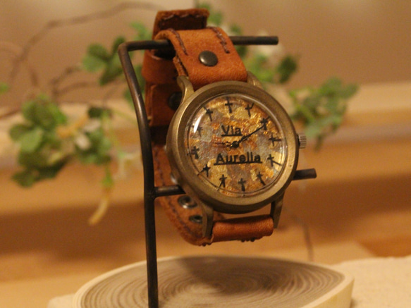 手作り腕時計　Via Aurelia(十字架ギルディング文字盤（黒）＆イタリア牛革（茶色）） 3枚目の画像