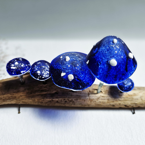 ガラスのキノコ 置物 オブジェ コバルトブルー白粒 立体・オブジェ