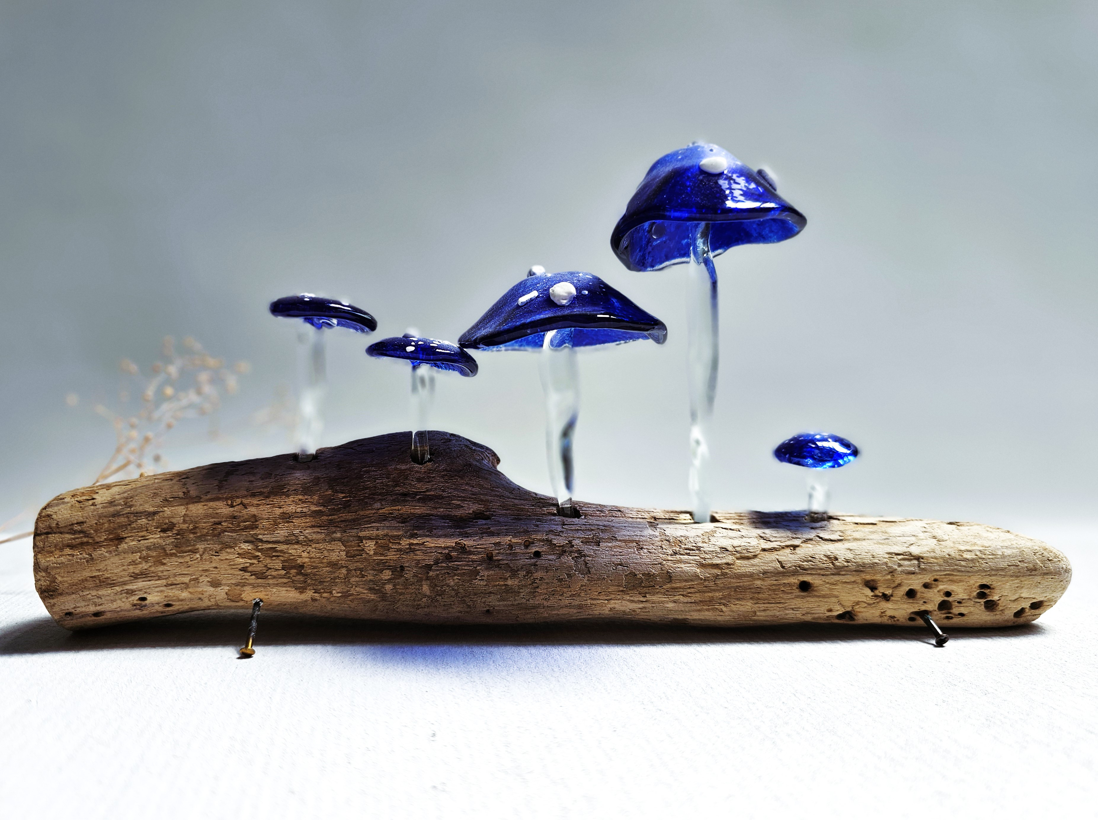 大幅値下げ！コバルトブルー系★ガラス製の置物　スタイリッシュなインテリアに！ 大幅値下げ！コバルトブルー系☆ガラス製の置物 スタイリッシュな