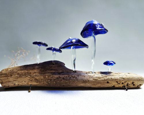 ガラスのキノコ 置物 オブジェ コバルトブルー白粒 立体・オブジェ