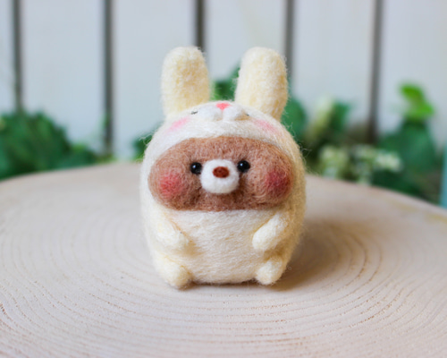 うさぎさんに仮装したくまさん 羊毛フェルト 森のひつじ屋komugi