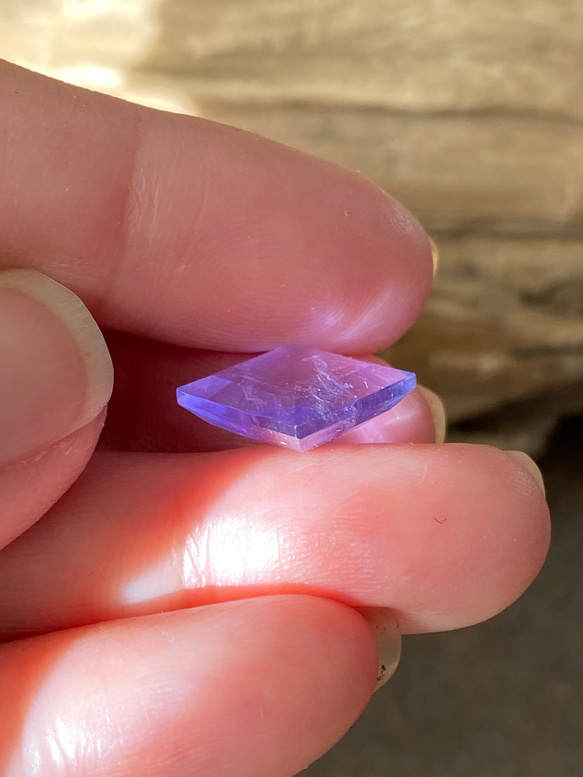 レア♢AAA イットリウム ラベンダーフローライト♢ 藤色が美しい フローライト ルース 09  天然石 10枚目の画像