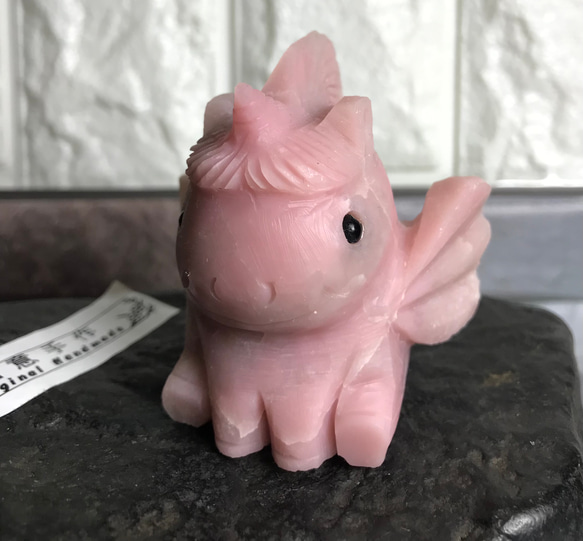 天然粉澳寶飛天獨角獸擺件含手作金運石底盤 ピンクオパールユニコーンPink Opal Unicorn 第10張的照片