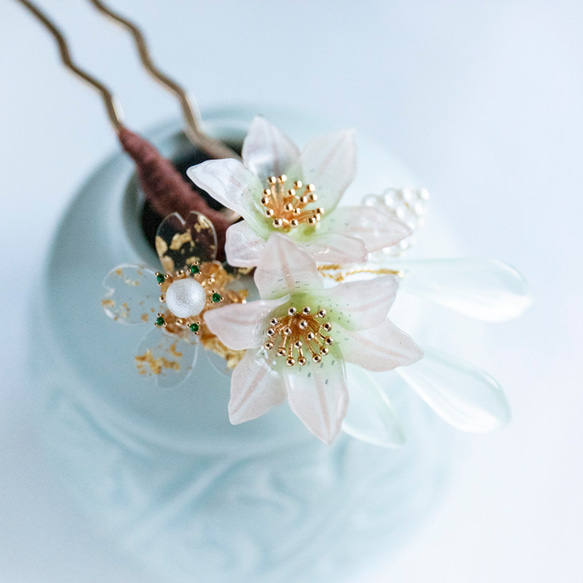 ユリと桜の花束のかんざし　u字　簪　ヘアアクセサリー　髪飾り　百合 4枚目の画像