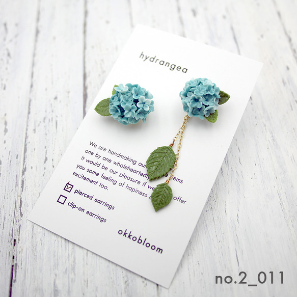 ちいさな花弁ひとつひとつ手作業で作った、樹脂粘土の紫陽花ピアス【no