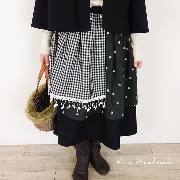 黑色羊毛和炭灰色刺繡搖曳蕾絲層疊褶裙 第1張的照片