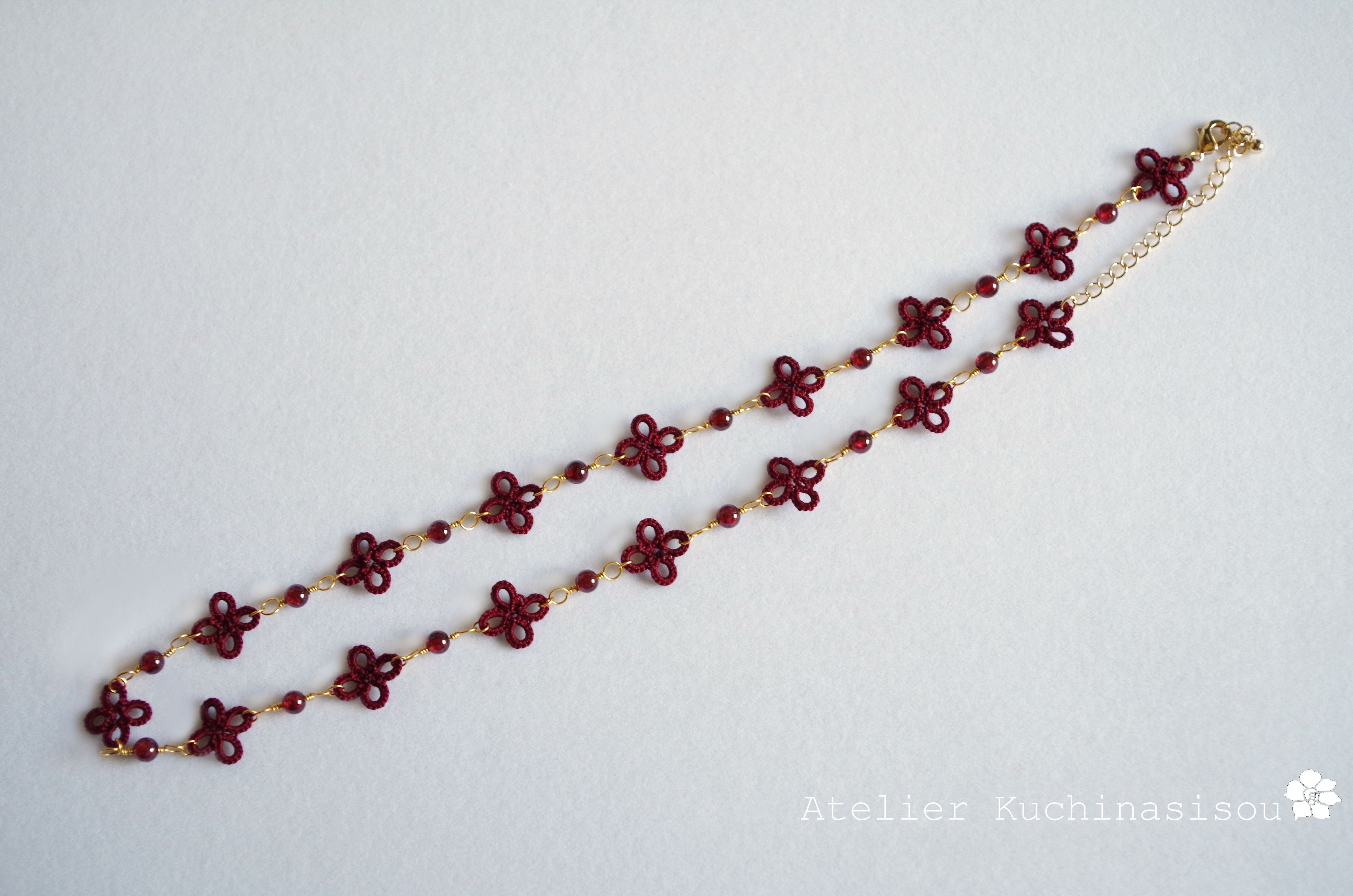 【受注製作】［1月誕生石］タティングレースの小花とガーネットのネックレス