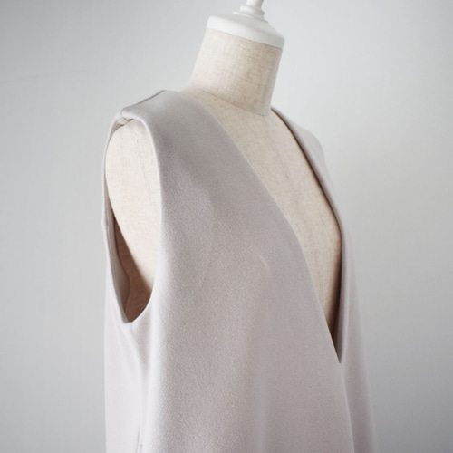 Vネックノースリーブワンピース（秋冬用）：グレー ワンピース