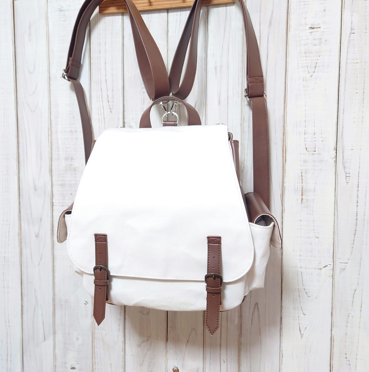 色の変更可能　3way白8号帆布と焦げ茶の合皮のコロッとリュック（大）