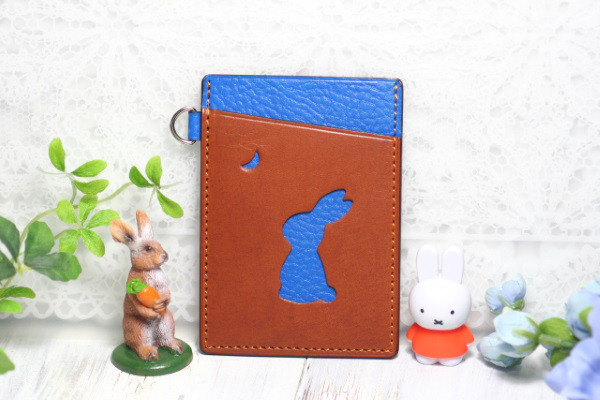 パスケース（うさぎ・キャメル×ロイヤルブルー・本革）