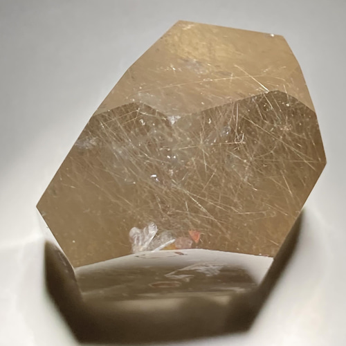 シャンパンゴールドルチルクォーツマニフェステーションダウ カット