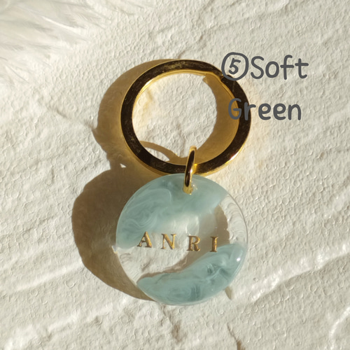 名前入り】カラフルレジンのRoundキーホルダー☆キーリング☆名入れ