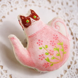 ティーポット猫のミニブローチ（ピンク） 3枚目の画像