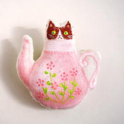ティーポット猫のミニブローチ（ピンク） 5枚目の画像