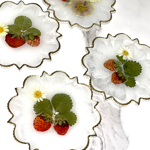 ストロベリーレジンコースターアクセサリープレート皿4枚セット ストロベリーレジンコースターアクセサリープレート皿4枚セット