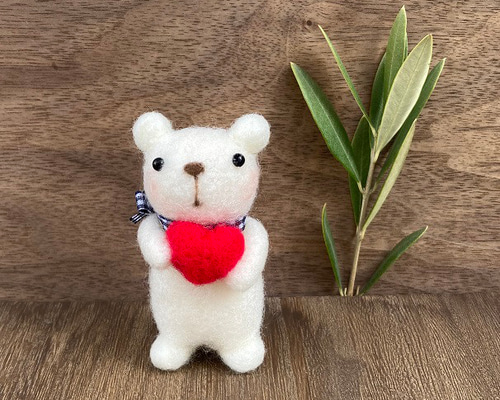 ハートくまさん 羊毛フェルト monaka 通販 15164707｜Creema(クリーマ)