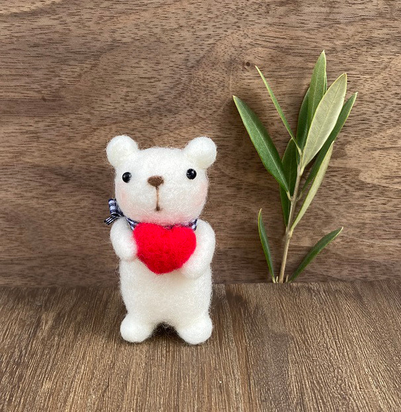 ハートくまさん 羊毛フェルト monaka 通販 15164707｜Creema(クリーマ)