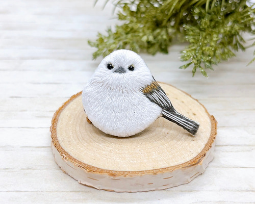 Amazon.co.jp: シマエナガちゃんのブローチ＊ 刺繍 鳥 小鳥 雪の