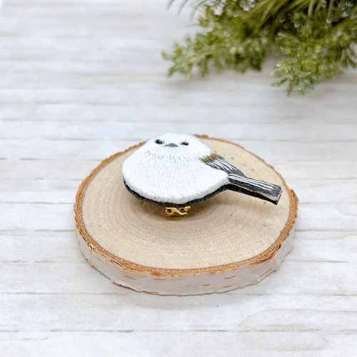 Amazon.co.jp: シマエナガちゃんのブローチ＊ 刺繍 鳥 小鳥 雪の