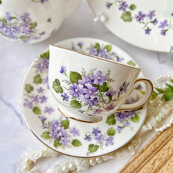 〜小さな花の物語〜スミレの咲く野原ティーカップ&ソーサー 1枚目の画像