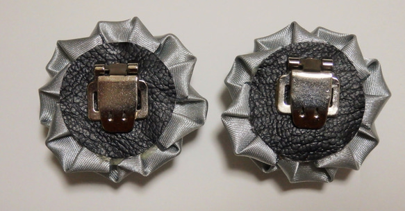 《一点物》サテン バラ シルバー シューズクリップ 銀 花　2個セット（1足分）靴飾り　飾り　装飾品　パンプス　 2枚目の画像