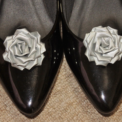 《一点物》サテン バラ シルバー シューズクリップ 銀 花　2個セット（1足分）靴飾り　飾り　装飾品　パンプス　 4枚目の画像
