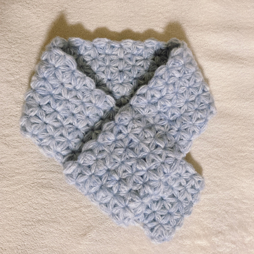 ミニマフラー ラメブルー 手編み お花の模様 ネックウォーマー ティ