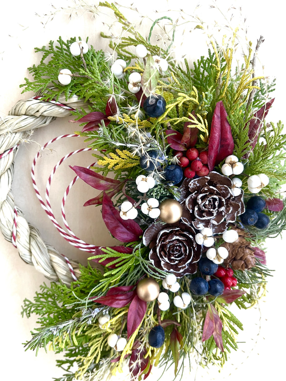 シーダーローズと南天の稲付き生花のフレッシュしめ縄、新年飾り（Mサイズ） 4枚目の画像
