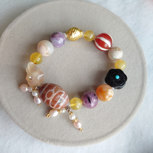 珍しい猫の天珠クィーンコンクシェル回文殊と合わせたブレスレット素敵