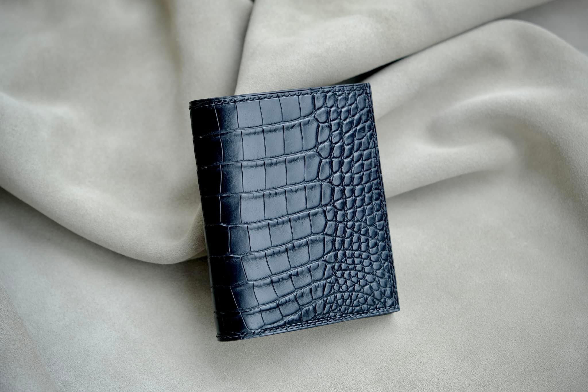 ワニ革使用２つ折り財布　手縫い財布