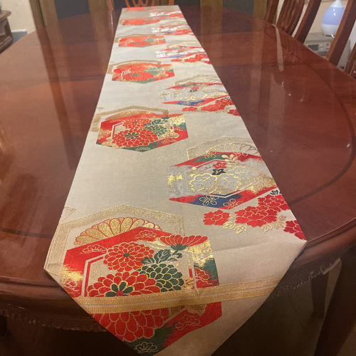 豪華刺繍 花嫁衣装の丸帯から作ったタッセル付き正絹テーブルランナー 