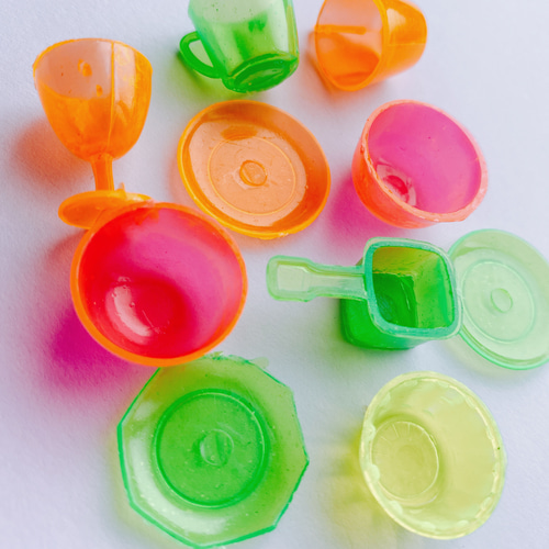 レトロポップ ネオンカラーのミニチュア食器セット その他素材 りぼん