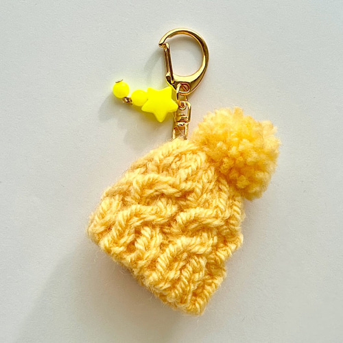 ケーブル編みのニットキャップのチャーム その他アクセサリー T