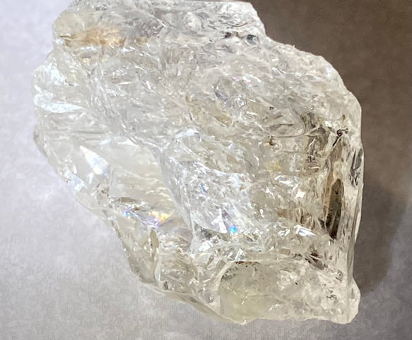 ゴールデンマイカ内包✨　レインボー  エレスチャル  骸骨水晶　原石 3枚目の画像