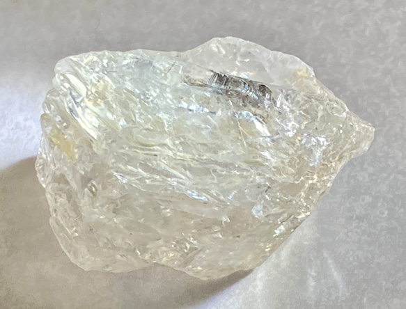 ゴールデンマイカ内包✨　レインボー  エレスチャル  骸骨水晶　原石 4枚目の画像