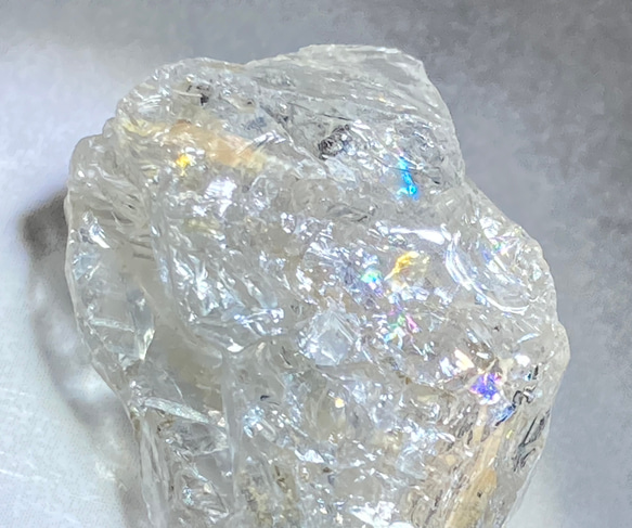 ゴールデンマイカ内包✨　レインボー  エレスチャル  骸骨水晶　原石 1枚目の画像