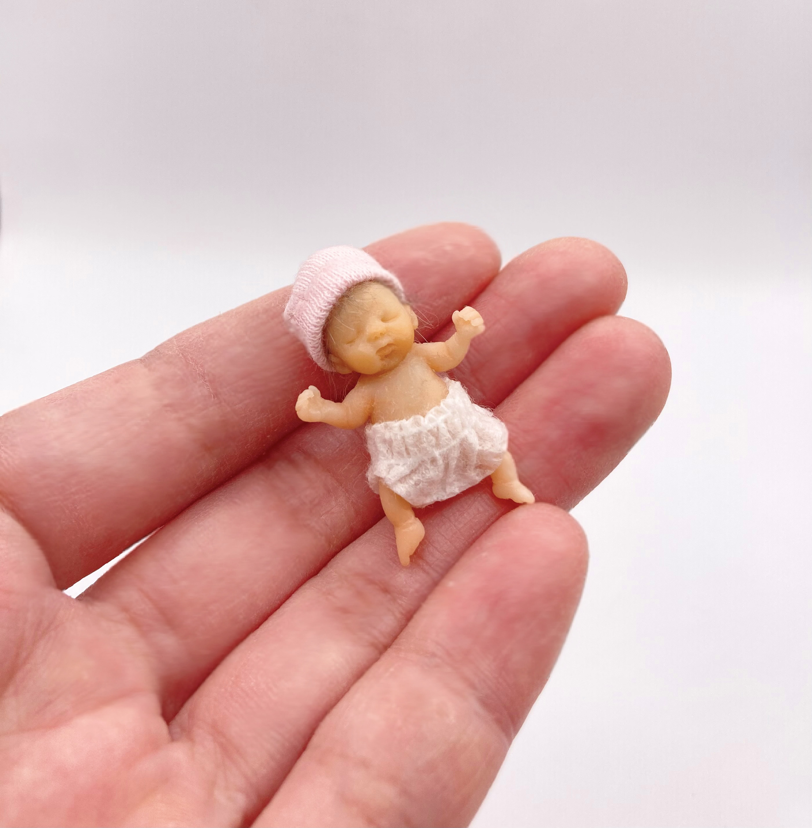 樹脂粘土ベビー人形２５センチ