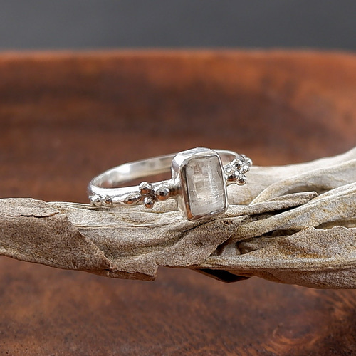 フェナカイト原石の粒飾りリング 11.5号 天然石アクセサリー 指輪 一点