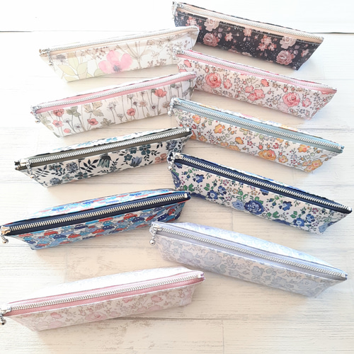 リバティ スタジオ ペンケース ラミネート リバティプリントの自立するペンケース☆ラミネートファスナーポーチ