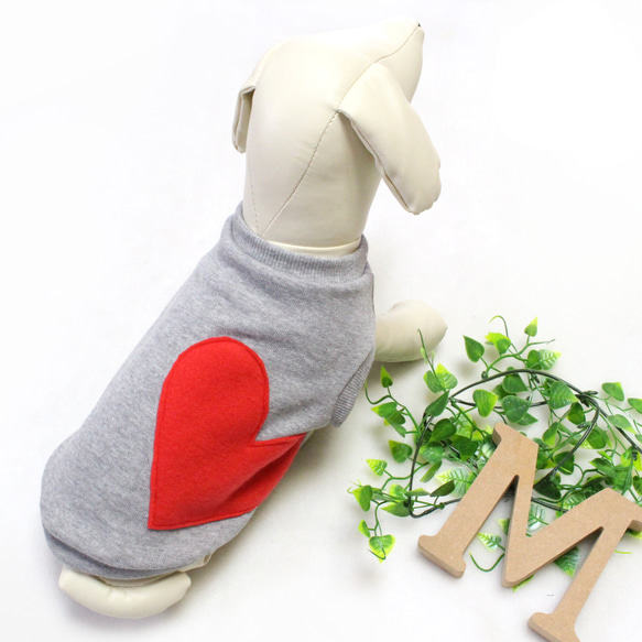 犬服　ハートトレーナー（赤ハート/グレー系) 2枚目の画像