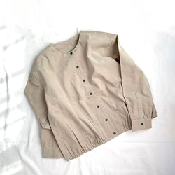 【新色】小さな襟ぐりのボーイッシュなノーカラーシャツ/ ベージュ細コーデュロイ 6枚目の画像