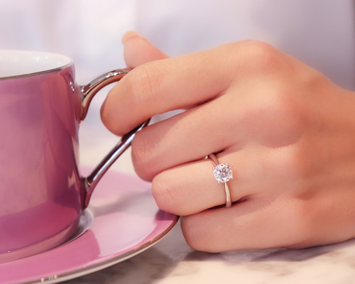 婚約指輪】0.3ct ソリティアリング（プラチナ・18KYG・18KPG） 指輪