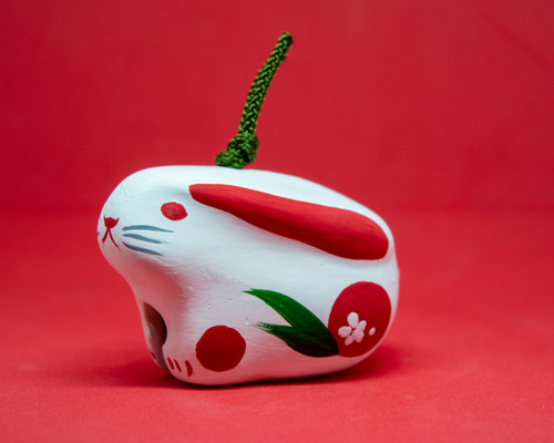 干支土鈴【卯年_赤丸】 その他置物 手作り工房 Clay's Whisper 通販