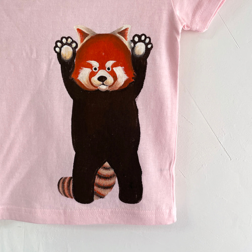 キッズ レッサーパンダ柄Tシャツ ピンク 手描きで描いた動物柄Tシャツ ...