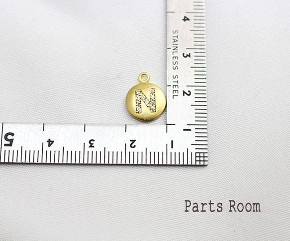 [數量有限] [1 piece] Cubic initial flat round charm [H] [Matte gold] 第3張的照片