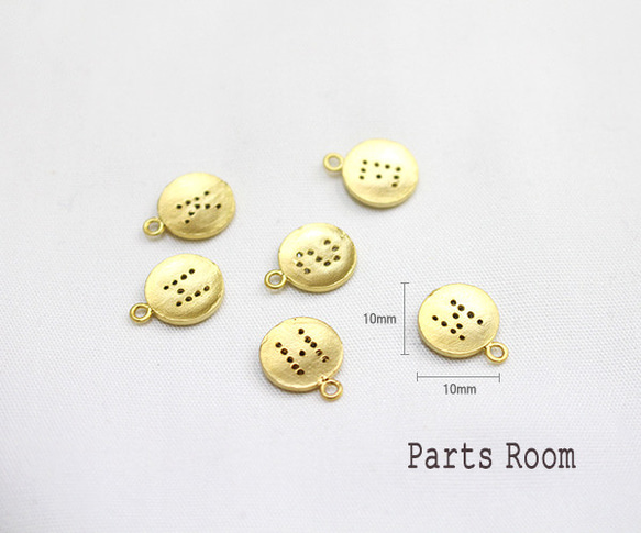 [數量有限] [1 piece] Cubic initial flat round charm [K] [Matte gold] 第4張的照片